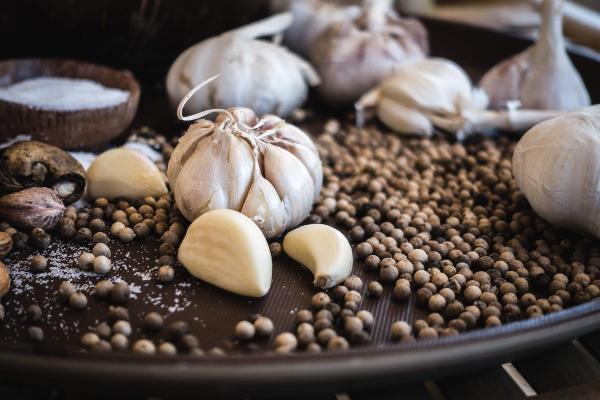 大蒜再次被关注！调查发现糖尿病患者常吃大蒜，或出现4种变化