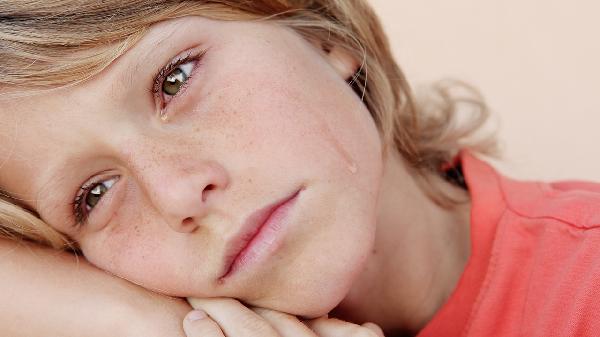 幼儿吃饭时哭闹怎么处理?