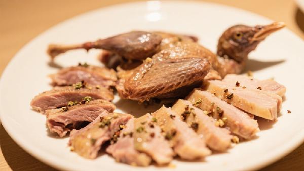 鸽子和什么炖气血双补