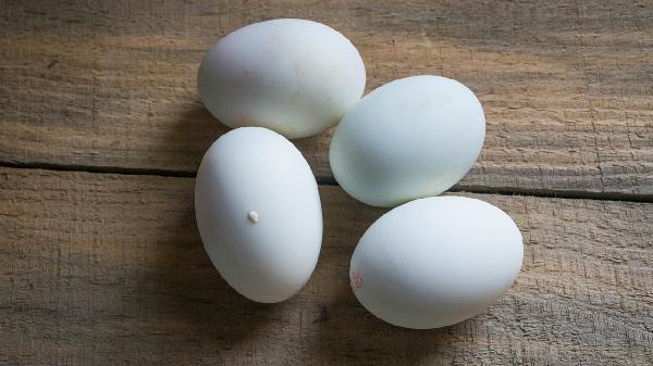 65岁阿姨每顿饭离不开咸鸭蛋，半年后去体检，医生：你都吃啥了