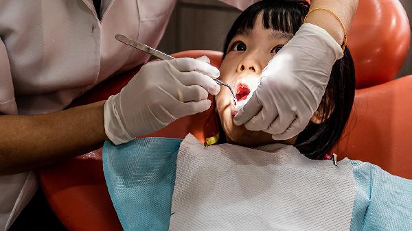 拔牙后抽烟得了干槽症怎么办