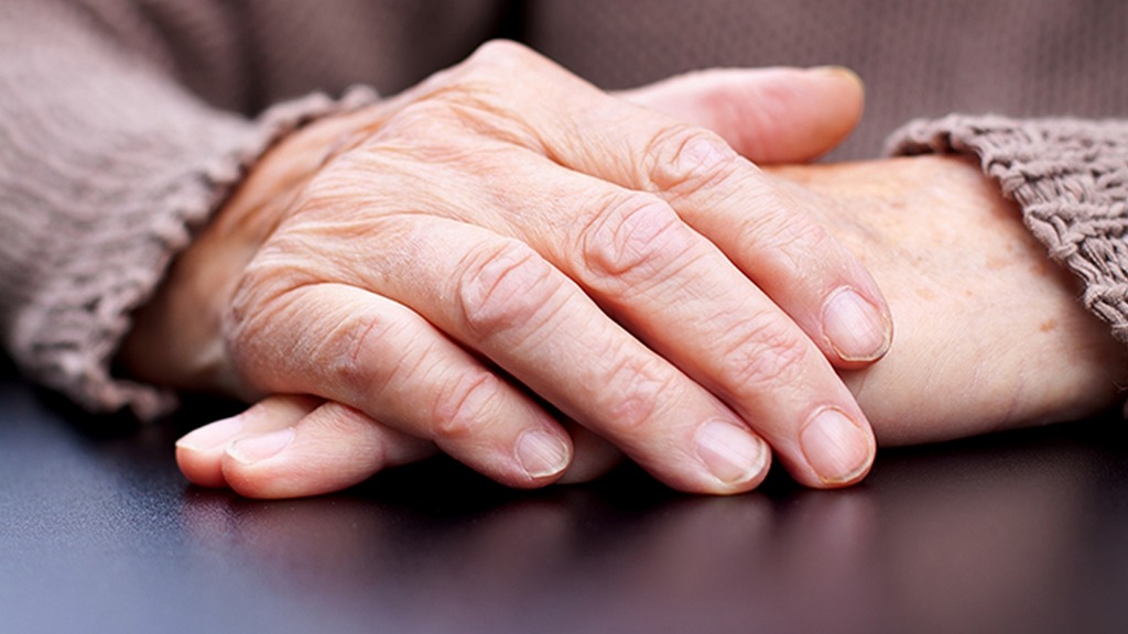 手麻是疾病的征兆吗？手麻究竟是哪些原因导致的？听医生怎么说