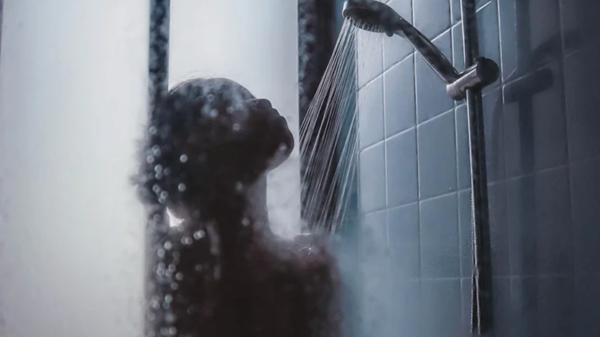 刚吃完饭能马上洗澡吗