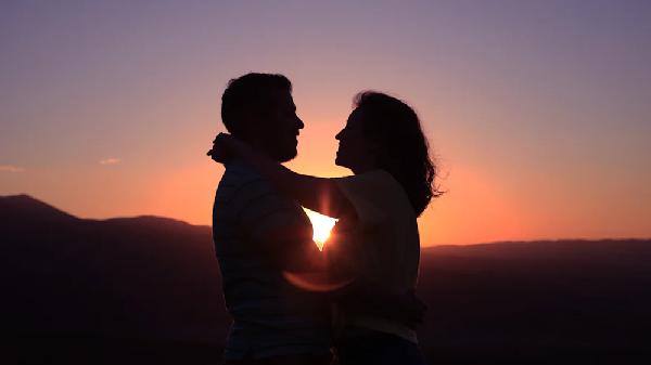 男女相处，暧昧了很久，往往有3层含义