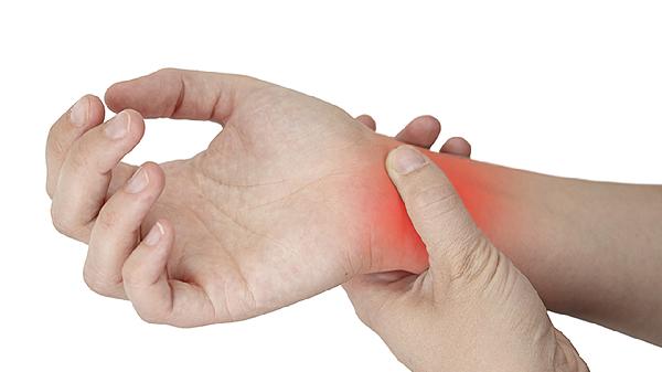 皮肤瘙痒绝非偶然!医生揭秘:或暗藏这2种疾病,可别不当回事