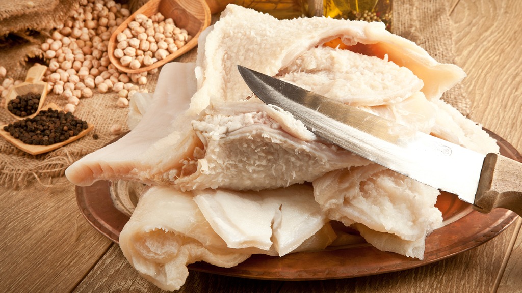 俗话说“一个猪肚十副药”？常吃猪肚有什么好处？医生警示：2类人应舍得吃