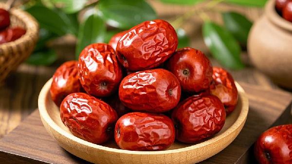 贫血吃红枣、红糖管用吗？快速补铁，不妨多吃4类食物