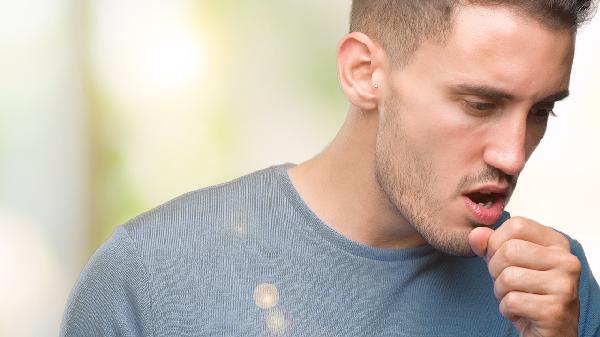 看似小咳，实则暗藏危机：揭秘咳嗽背后的健康警报！