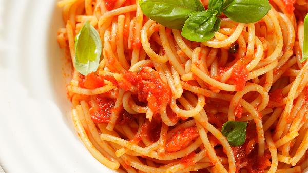 高血糖还吃面条?医生多次警告:不想血糖飙升,这两样主食少吃!