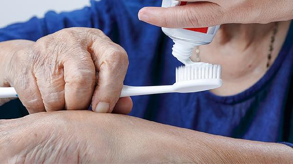 晨起刷牙被推翻了？医生：过了，刷牙尽量要做到这4点