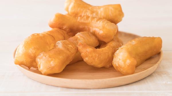 油条再次被关注!调查发现:糖尿病患者吃油条时,要多注意这7点