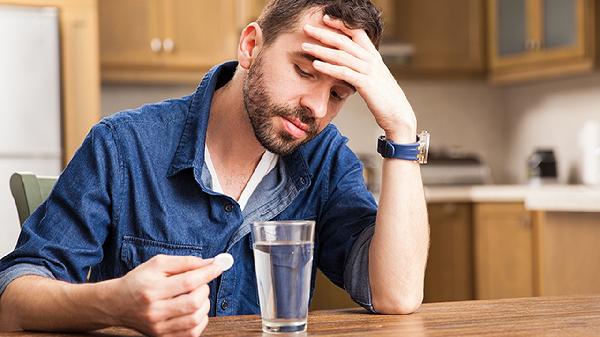 胃部是否癌变，喝水就知？医生：察觉自己常有这7症状，快去检查