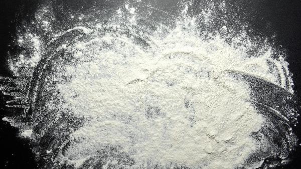 如果在面粉中加入“滑石粉”,吃了安全吗?或有这几种问题