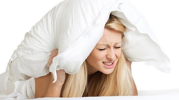 女人夜里失眠盗汗怎么回事