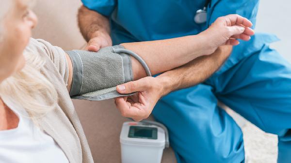 90岁老人产生幻觉怎么办