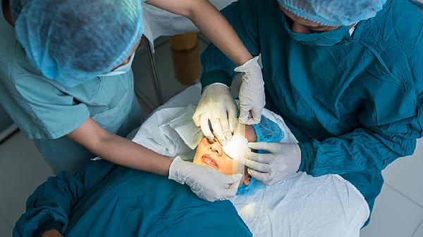 硫酸阿托品滴眼液的功效是什么