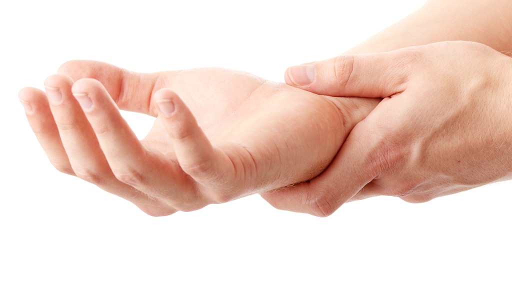 手麻是大病的征兆，经常手麻的人，或是体内潜藏了这6种疾病