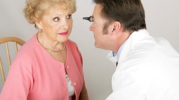 医生揭秘：这5种老年不适其实不用治，很多老人都白花钱