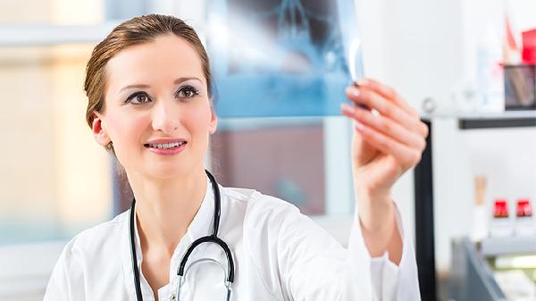 婆婆说月子里不能吃水果？医生告诉你真相