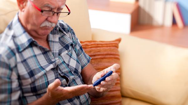 糖尿病人注意！这三样食物再馋也别碰，小心血糖飙升