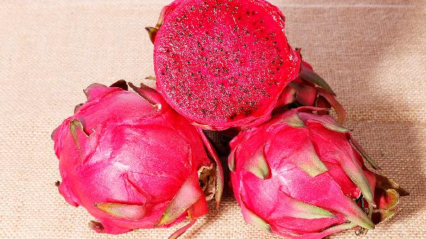 半夜嘴馋炫火龙果真的会胖吗？