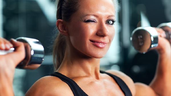 泳池才是最好的健身房！这样游一个月瘦10斤