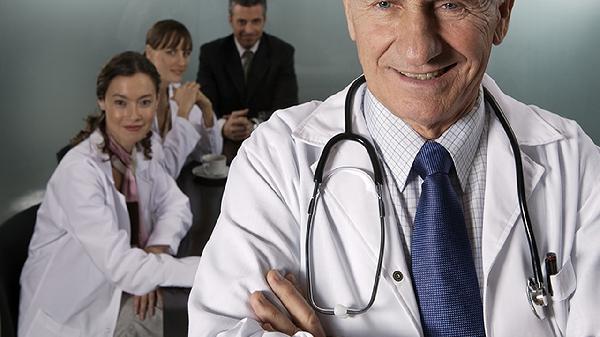 医生从不说但很重要：别让这3个坏习惯偷走你的下巴线条！