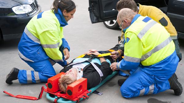 别让纹唇变灾难！避开这些保湿误区