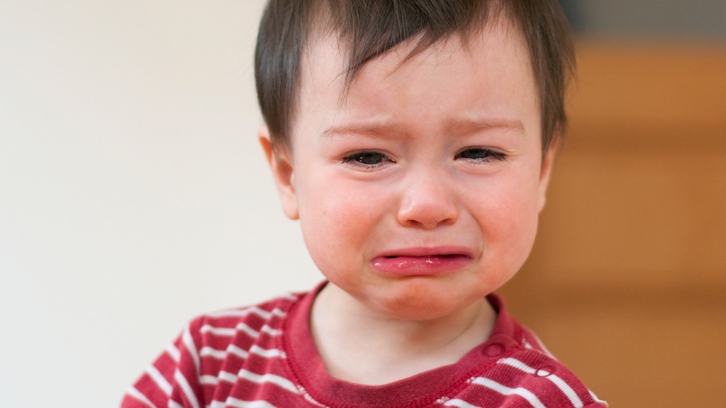 爱哭的孩子和忍着不哭的孩子，长大后差别有多大？很多家长想错了