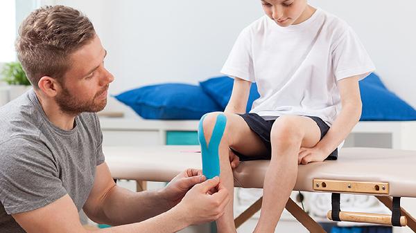 孩子双腿使劲绷直怎么治疗