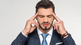 49岁男子头痛3个月，当颈椎病治差点送命！医生：这3种头痛一秒都别扛