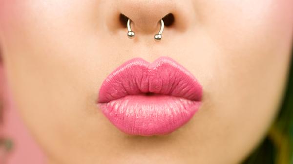 外阴唇肿大怎么回事