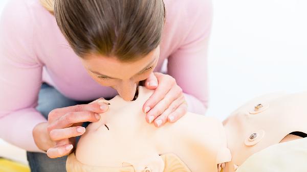 特别委屈哭得喘不过气要窒息