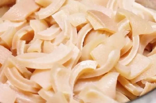 猪皮被热议！医生提醒：高血压人群常吃猪皮，或出现这7个改变