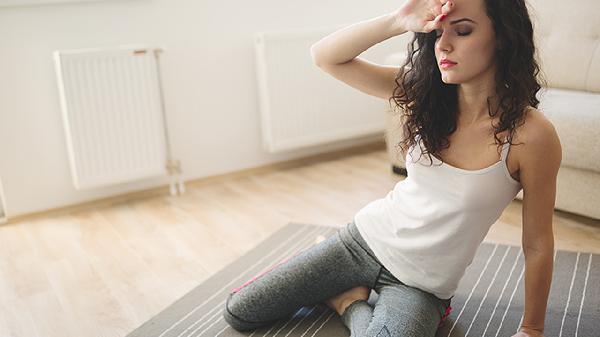 一到学校就紧张焦虑心跳加速手心发烫