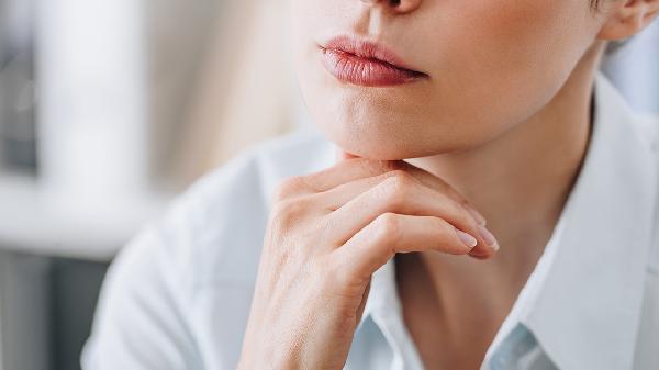 红血丝脸能用防晒美白霜吗