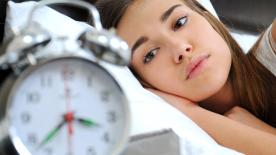 半夜准点醒，表示睡眠“亮红灯”……是真是假？