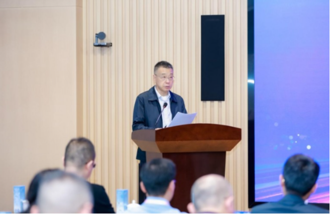 对话黑奥秘吴庆辉:5亿人的“头”等大事,用科技重写脱发白发的标准答案