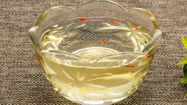 精制红花油的药用功效是什么