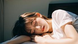 半小时“午睡”被推翻？医生忠告：过了70岁，午睡要尽量做到4点