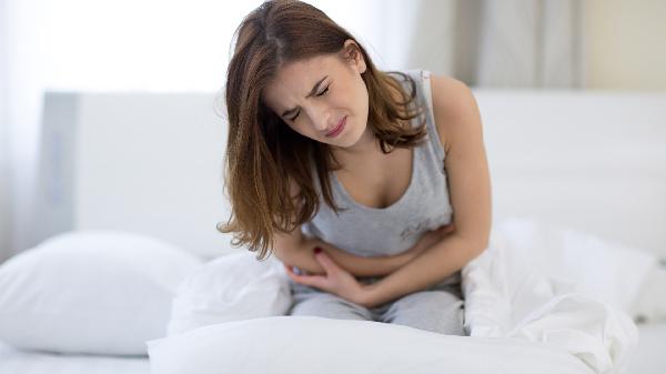 肠癌患者到最后是咋走的?医生:后期,大多会突发3个并发症