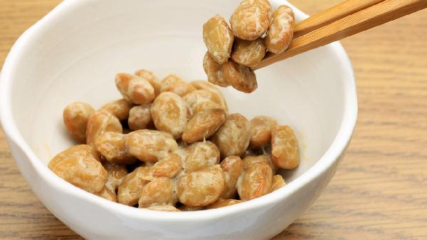 纳豆到底伤肝还是护肝?中老年想养好血管,这点真相必须看清!