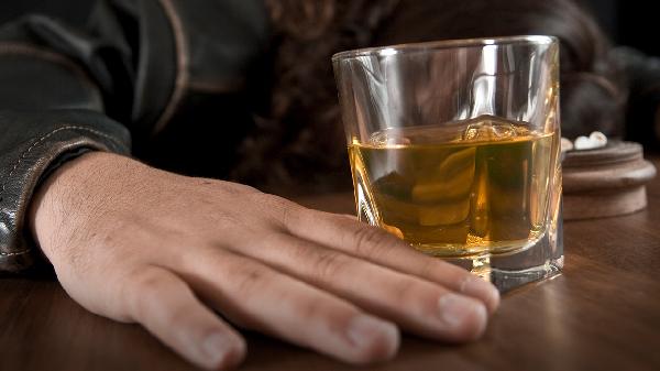 吃胃药能喝酒吗