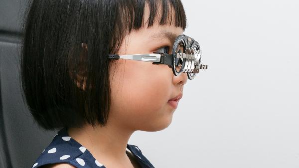 青少年假性近视用什么眼药水