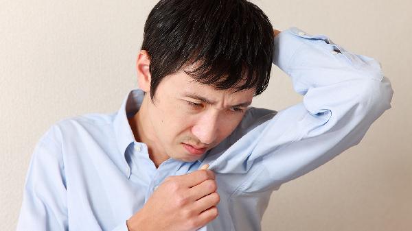 男性腋窝疼痛是怎么引起的