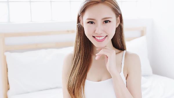 女人过了五十岁,如果还没出现这几个现象,说明衰老慢,人年轻