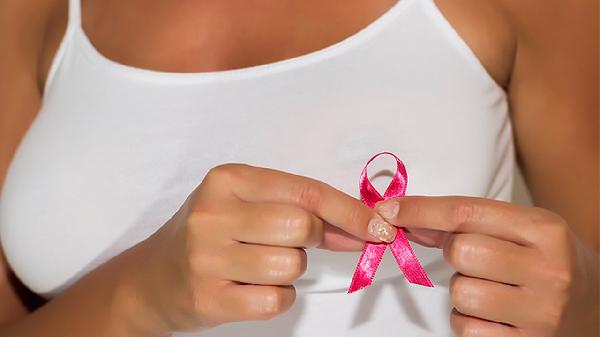 哺乳期长乳房湿疹搽药膏可以给宝宝喂奶吗