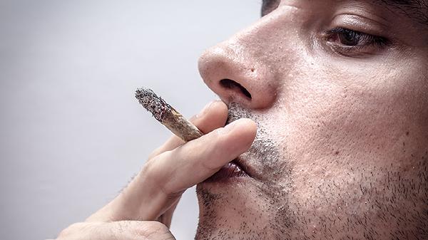 为什么很多医生劝病人不要吸烟,自己却抽不停?看看调查结果