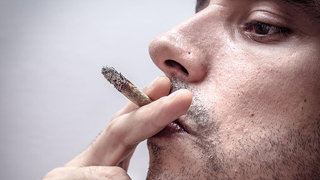 每天不抽点烟浑身难受？医生直言：戒烟后的4个好处，一定要看看