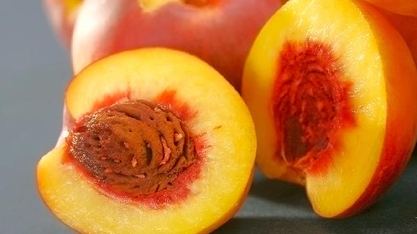 油桃被点名！调查发现：糖尿病患者常吃油桃，很快或迎来4个后果
